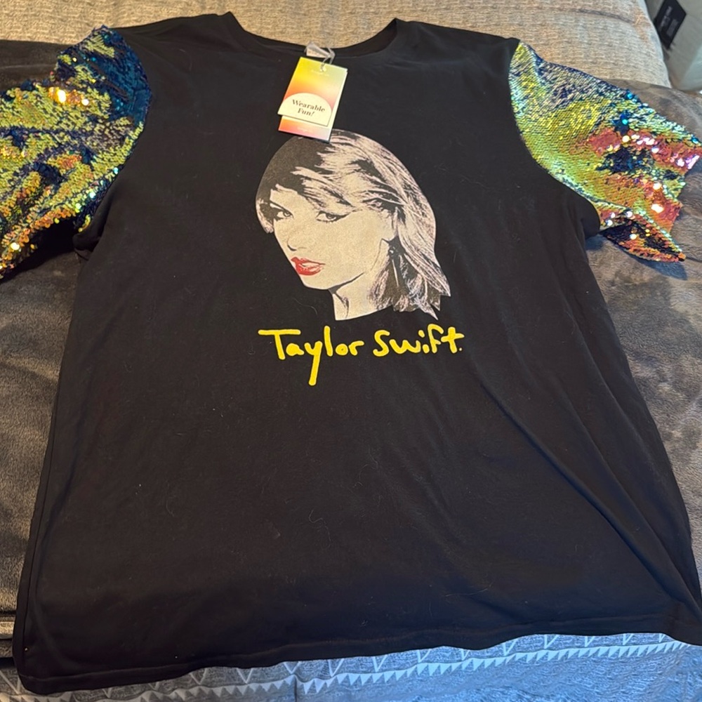 NWT fringe + co Taylor Swift Sequin sleeve tee